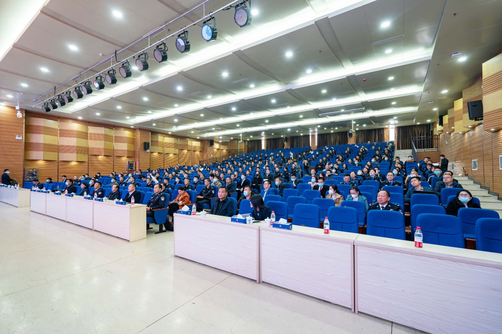 由創科技 由創科技